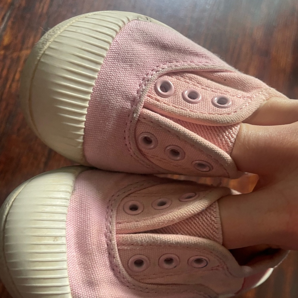Pink Cat and Jack Canvas Kids Shoes size 6